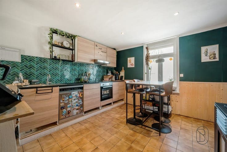 Quietly located family home with 4 bedrooms, a garage, and a