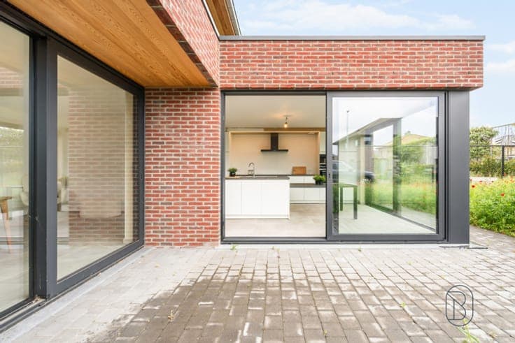 High-quality, modern, and spacious newly built home with 3 b