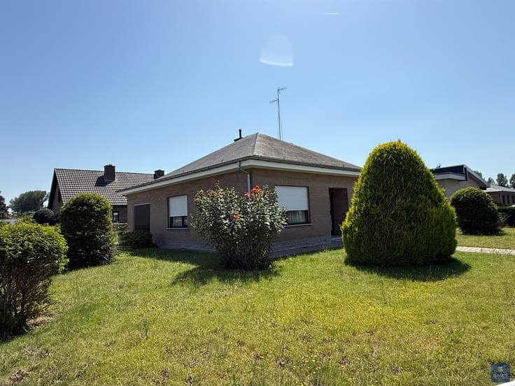 TE RENOVEREN BUNGALOW MET 2 SLPKS EN GARAGE