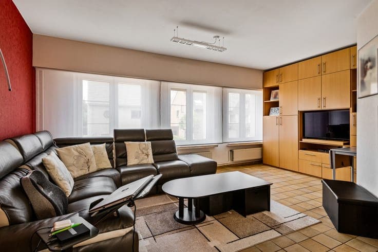 Ruime woning met 3 slaapkamers, inpandige garage en zonni...