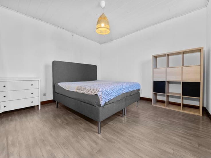 Charming 2-bedroom house to renovate in Léglise
