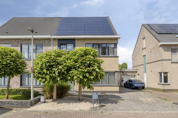 Charming house with garden and 4 bedrooms in Wijnegem!