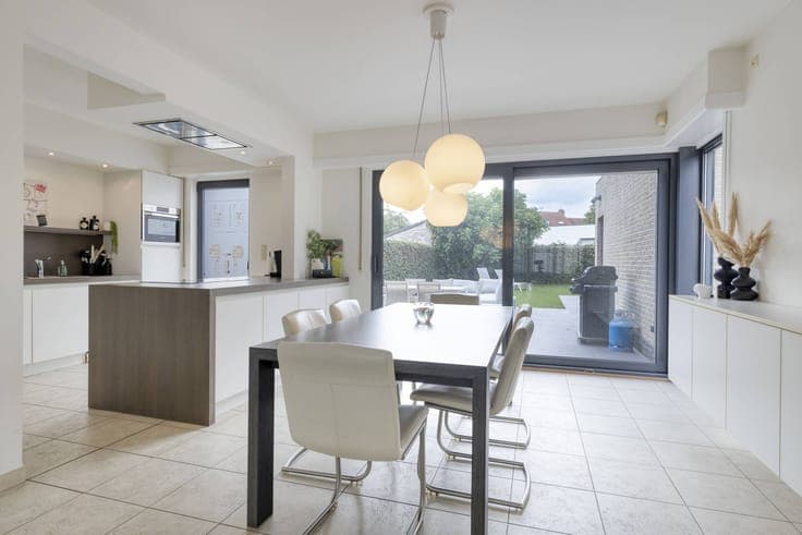 Charming house with garden and 4 bedrooms in Wijnegem!