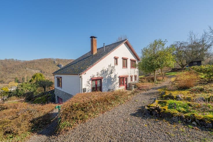 Charming 5-bedroom home with views of the Meuse Valley