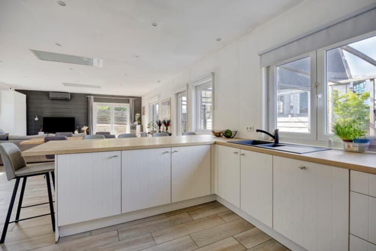 Villa with pool, air conditioning and near the centre