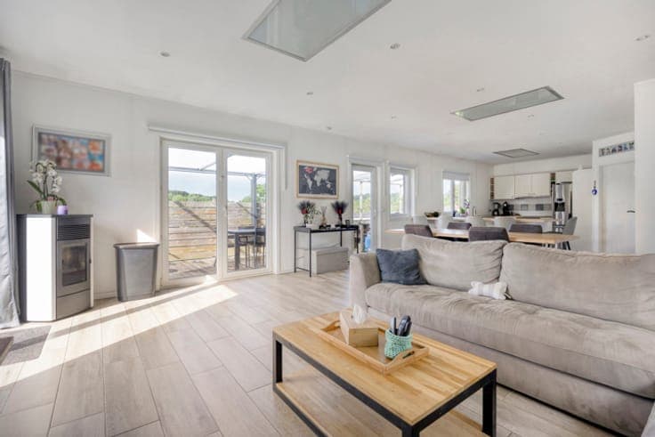 Villa with pool, air conditioning and near the centre