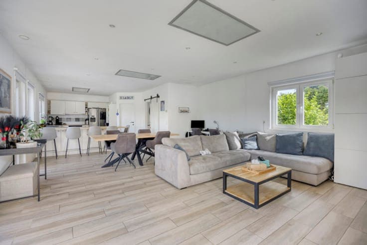 Villa with pool, air conditioning and near the centre