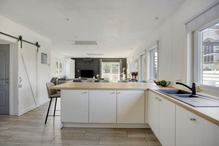 Villa with pool, air conditioning and near the centre
