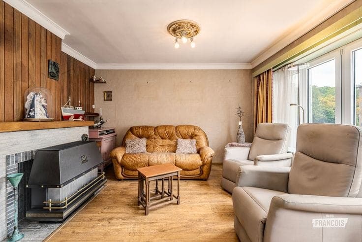 Spacious family home in need of renovation with a garage fo…