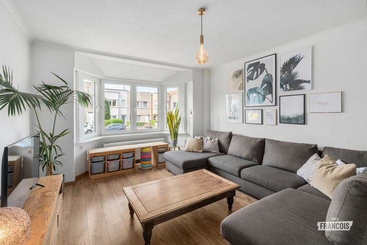 Charming townhouse with a garage and a cozy little city gar…