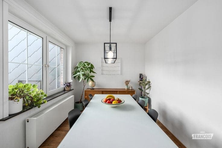 Charming townhouse with a garage and a cozy little city gar…
