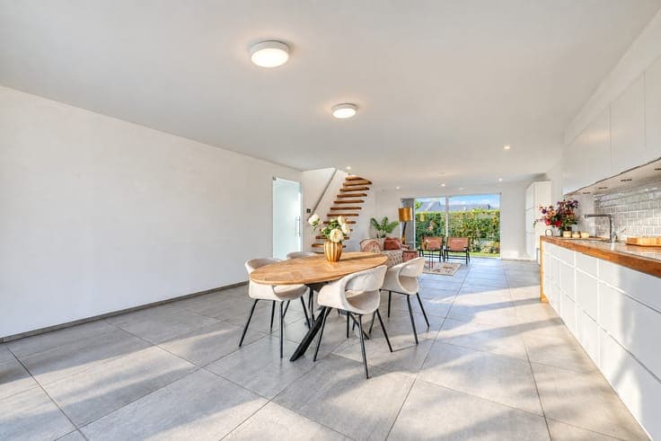 Instapklare halfopen bebouwing met zuidgerichte tuin