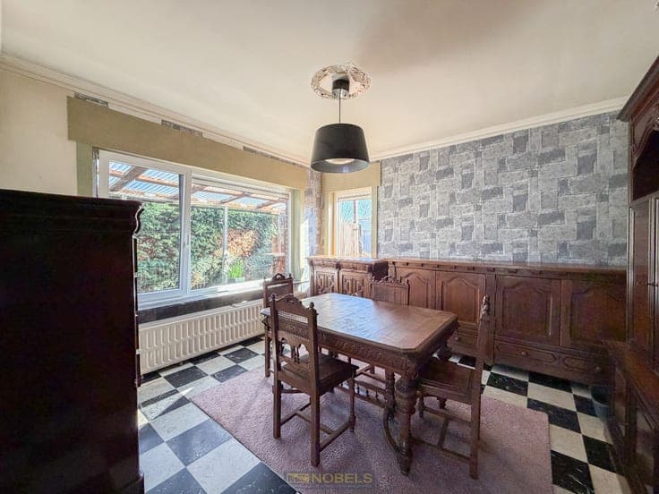 Te koop, Te moderniseren gezinswoning met open zicht te N...