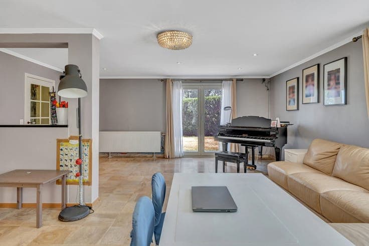 Stunning garden – Bright living room – Renovated in 2014