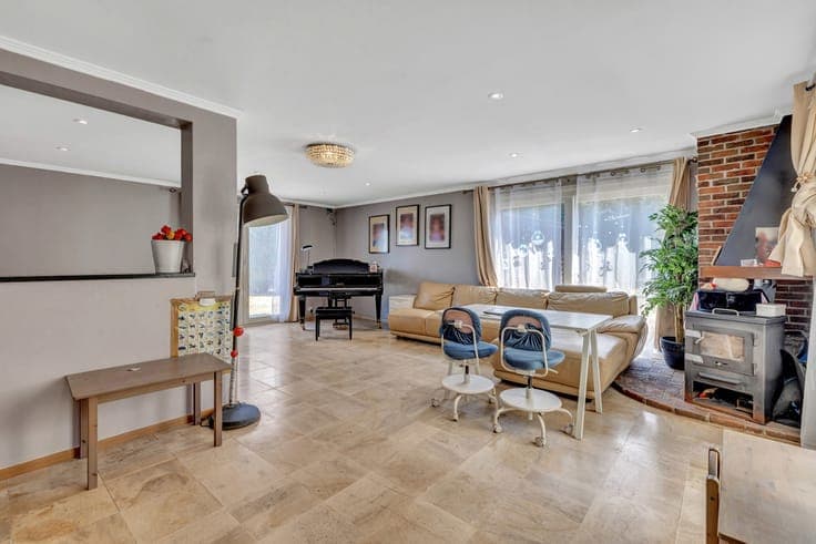 Stunning garden – Bright living room – Renovated in 2014