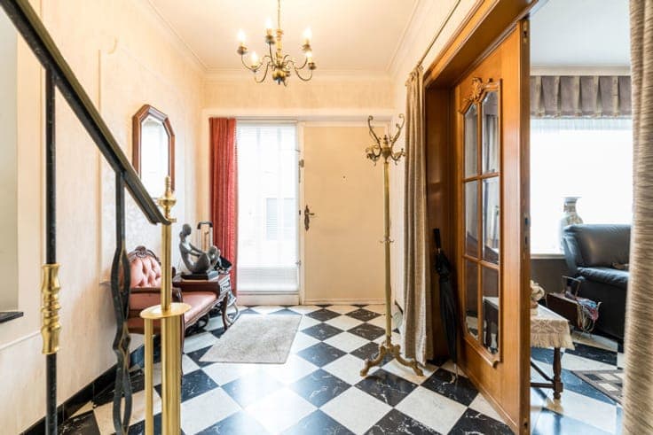 Semi-detached family home with light, structure & potential