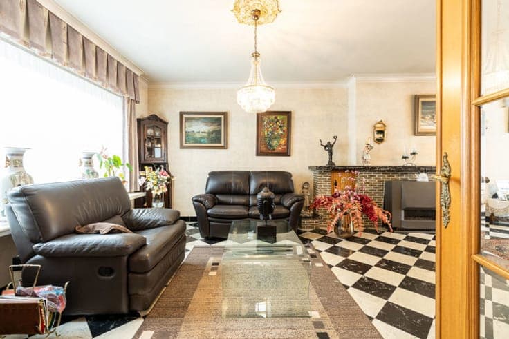 Semi-detached family home with light, structure & potential