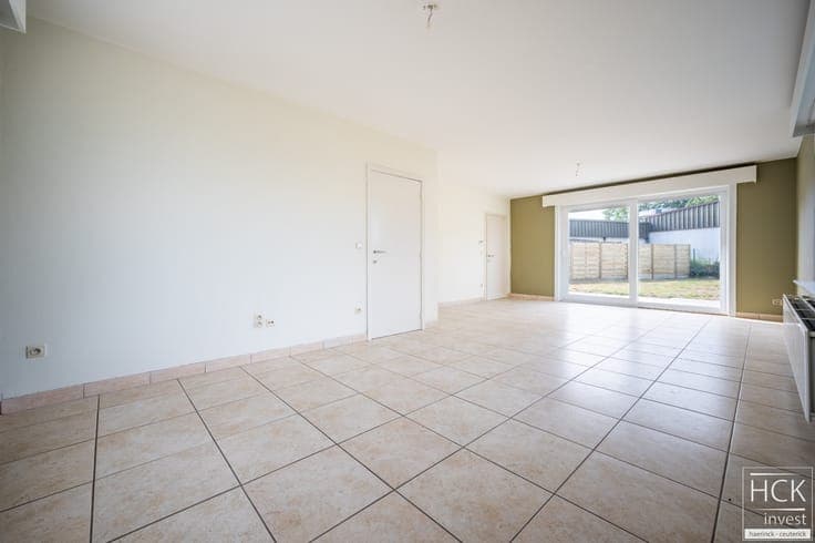 KRUISHOUTEM - Instapklare woning met 3 SLPK, garage én zo...