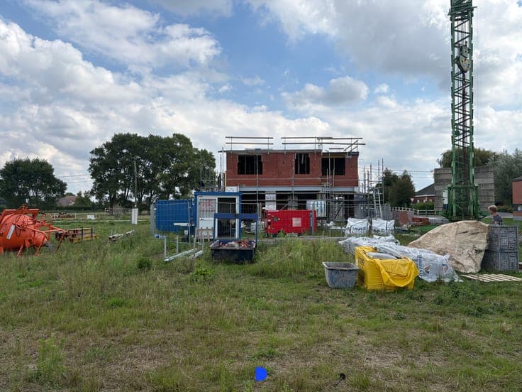 Nieuwbouwvilla in landelijke omgeving.