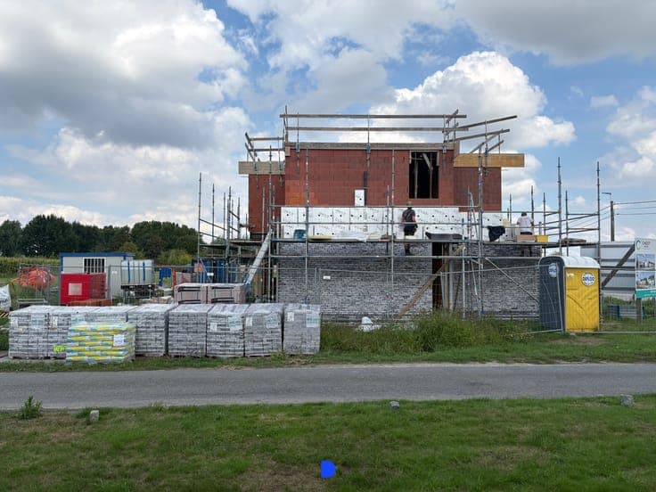 Nieuwbouwvilla in landelijke omgeving.