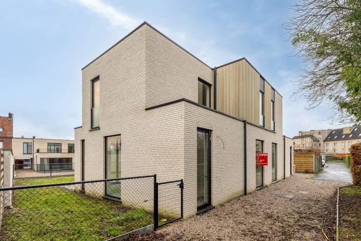 Half-open nieuwbouwwoning in Beveren (Roeselare), op zeer...