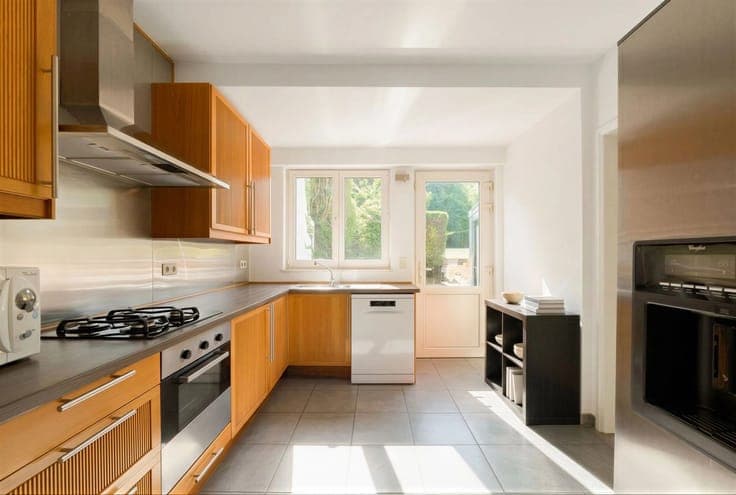 Charming 3-bedroom house with large garden and garage