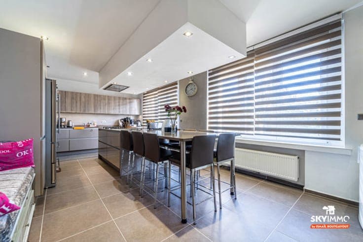 VILLA D’EXCEPTION AUX VOLUMES IMPRESSIONNANTS - PEB D+