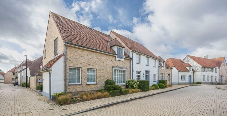 Verzorgde woning met 3 of 4 slaapkamers en zuidgerichte t...
