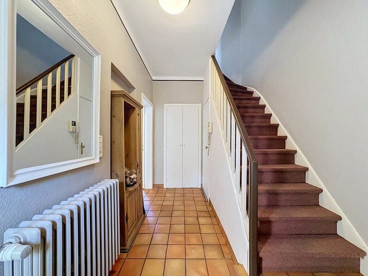 Superb renovated townhouse with garden & garage