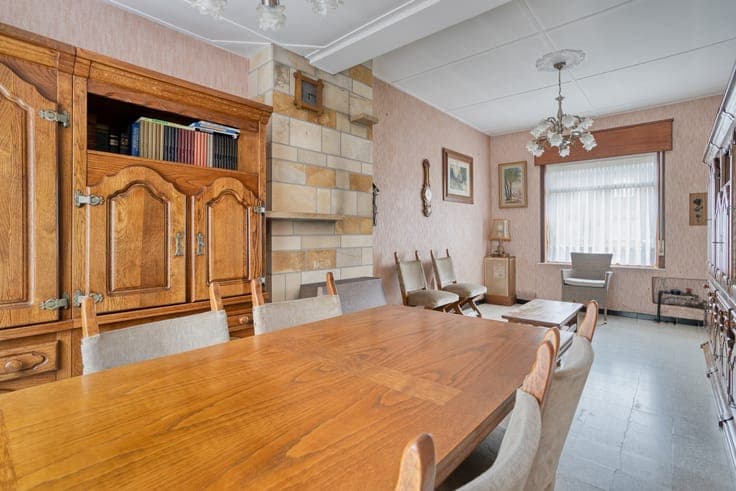 Rustig gelegen renovatiewoning, met 4 slaapkamers en een ...