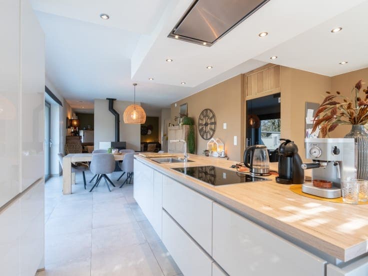 Modern house 5 bedrooms with 2 independent units