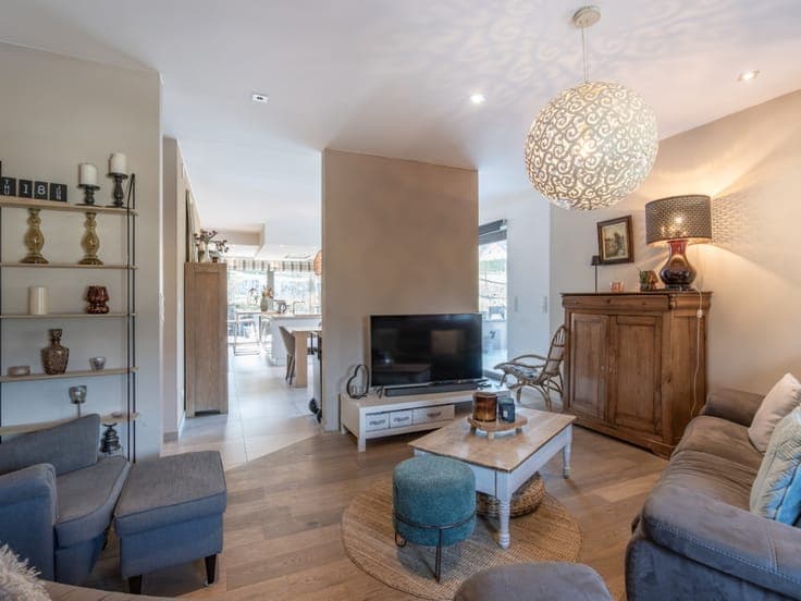 Modern house 5 bedrooms with 2 independent units