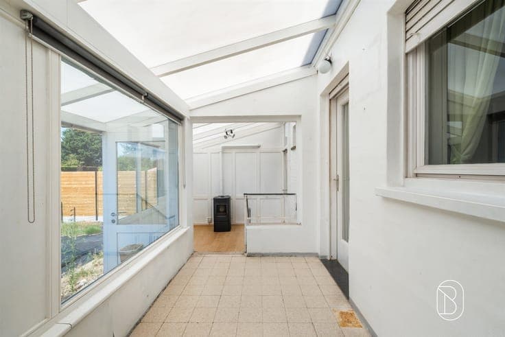Spacious semi-detached home with a beautiful garden and plen