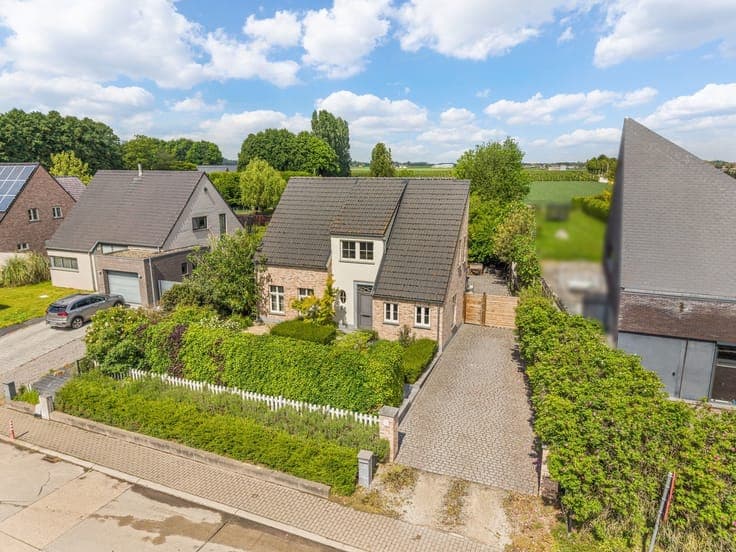 Instapklare gezinswoning met prachtige tuin en 4 slaapkam...