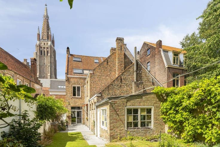 Mansion for sale in the center of Bruges