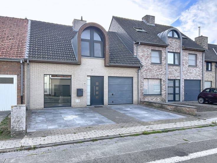 Move-in ready family home with 3 bedrooms and garage