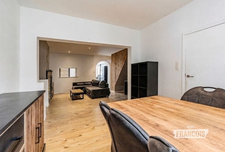 Quietly situated 3-bedroom house for sale near the center of Waarschoot.