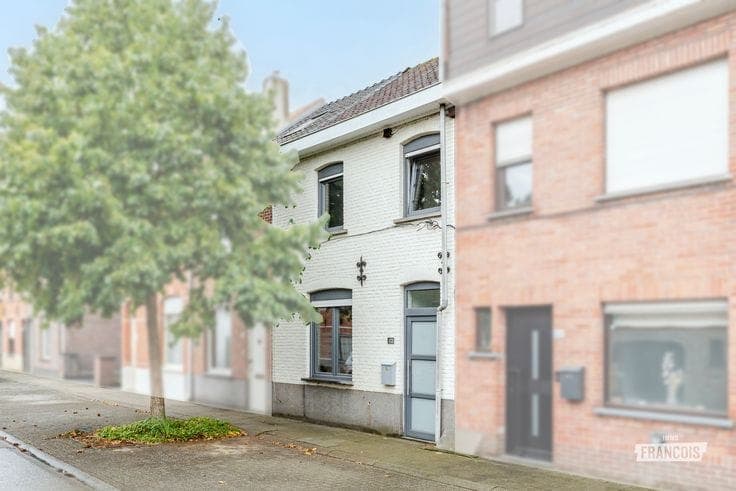Quietly situated 3-bedroom house for sale near the center of Waarschoot.
