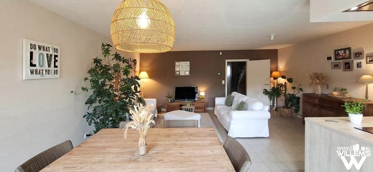 High-quality home with 3/4 bedrooms and green views