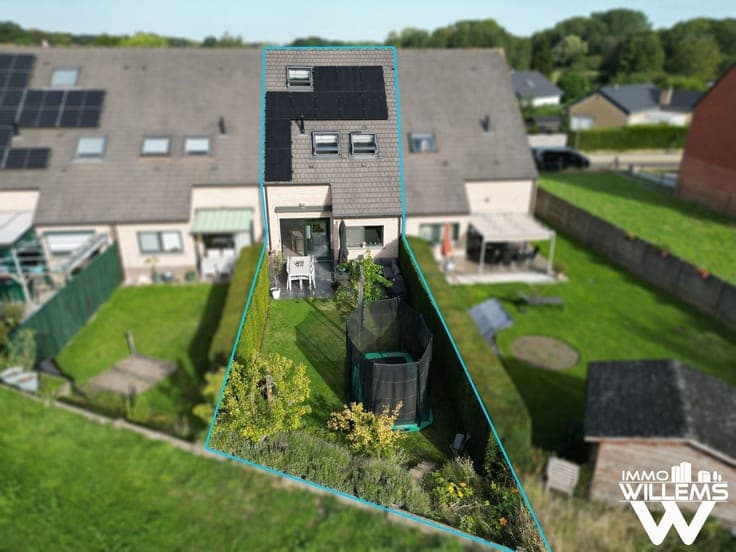 High-quality home with 3/4 bedrooms and green views