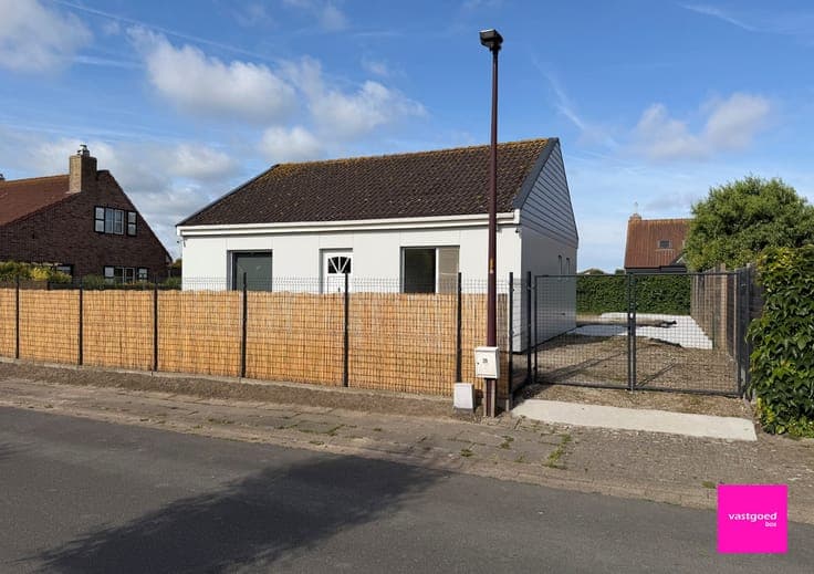 Instapklare alleenstaande woning met tuin, garage en 491 ...