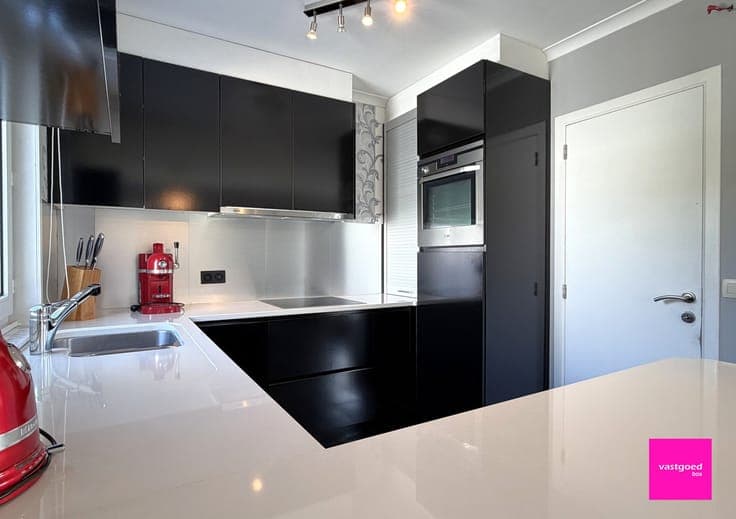 Instapklare alleenstaande woning met tuin, garage en 491 ...