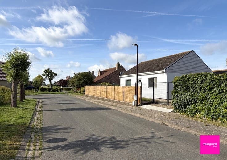 Instapklare alleenstaande woning met tuin, garage en 491 ...