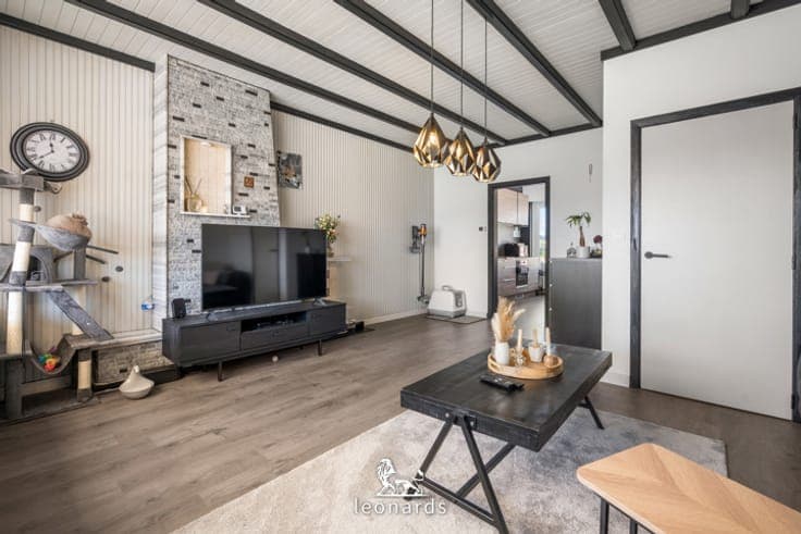 Bel-etage with 3 bedrooms and south-facing garden