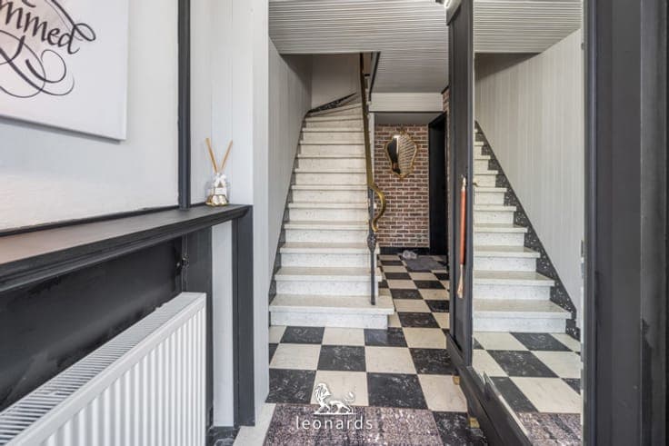 Bel-etage with 3 bedrooms and south-facing garden