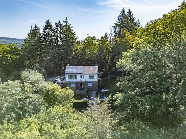 Detached house | 3 bedrooms | 6,500 m² wooded plot
