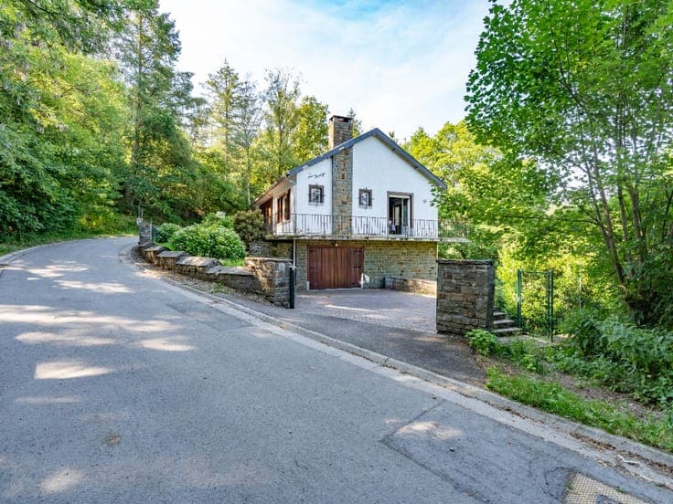 Detached house | 3 bedrooms | 6,500 m² wooded plot
