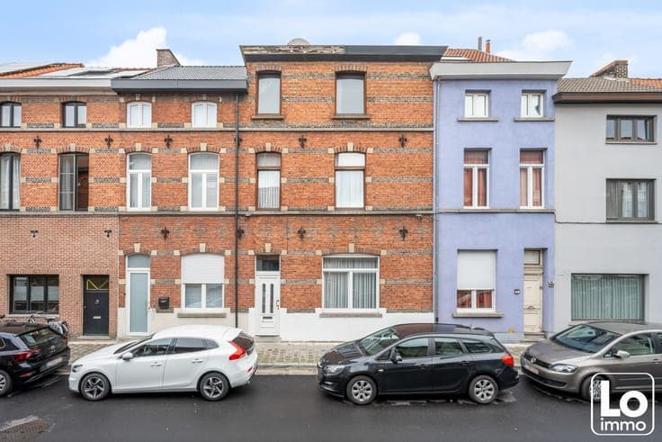 Ruime gesloten woning op een toplocatie in Sint-Amandsber...