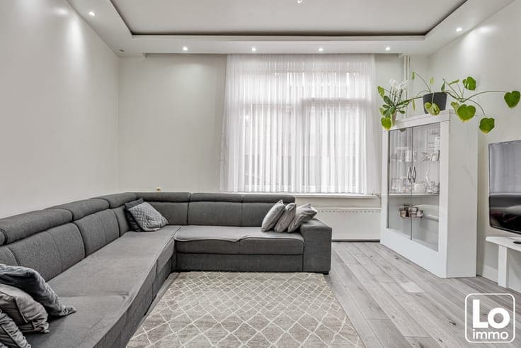 Ruime gesloten woning op een toplocatie in Sint-Amandsber...