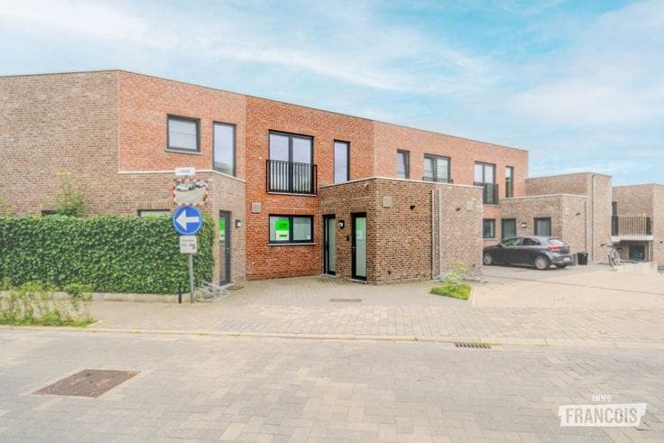 Move-in ready, energy-efficient home in the young new-build…